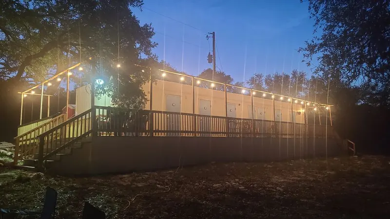 Man camp accommodation at Rebecca Creek